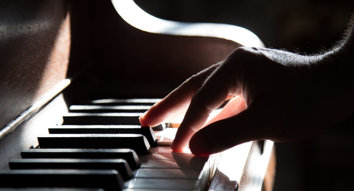 8 Beneficios de tocar el piano para la salud