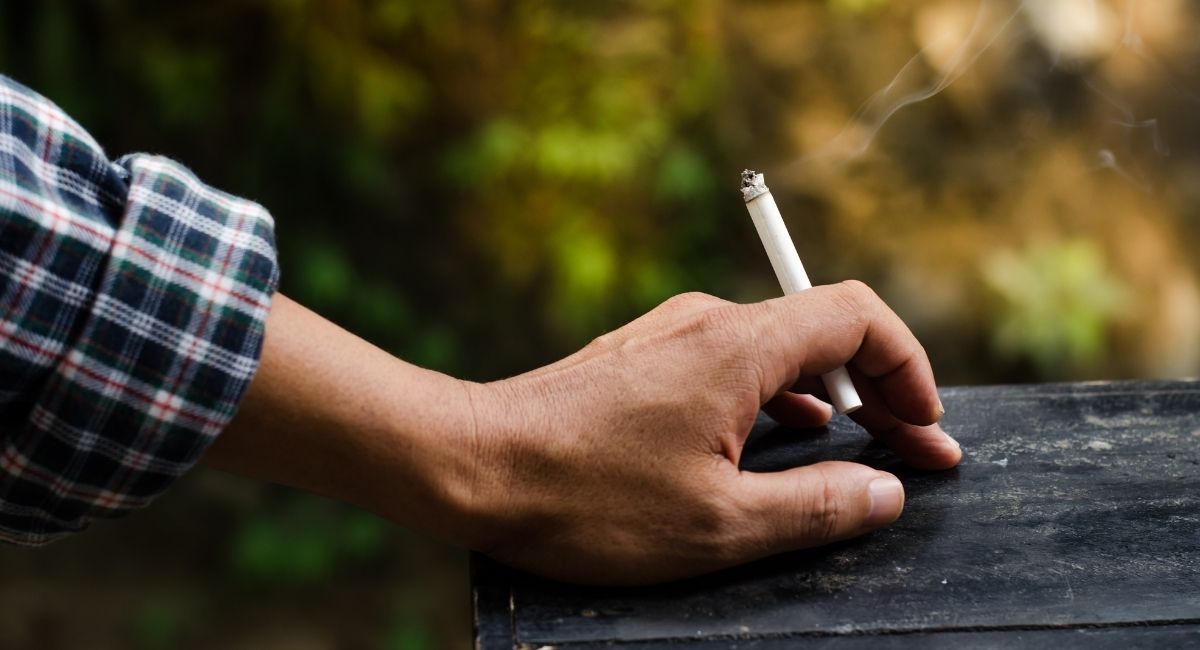 El fumador pasivo se relaciona con un mayor riesgo de artritis